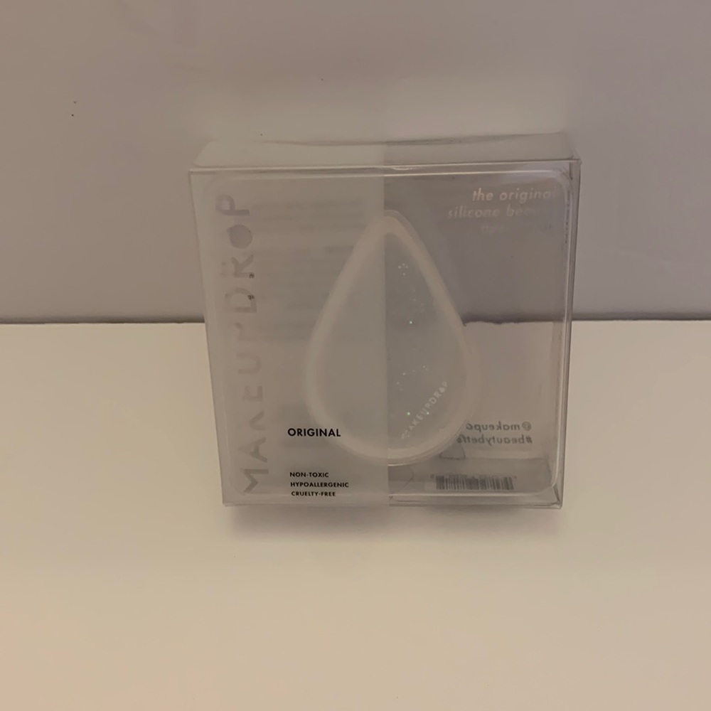 MAKEUPDROP The Original Silicone Beauty Winter Blitz Blender Applicator.